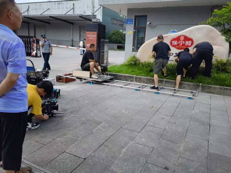 阿克塞广告片拍摄公司核心优势：全流程服务，让品牌广告片省心更出彩